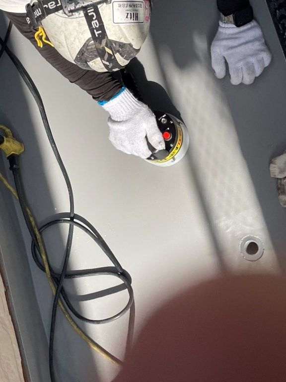 IH加熱機で防水シートを固定していきます